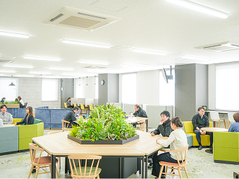 広いコミュニケーションスペース